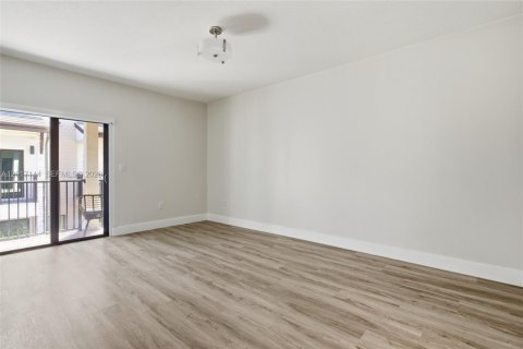 Townhouse in Doral, Florida 3 bedrooms, 179.21 sq.m. № 2172591 - photo 14