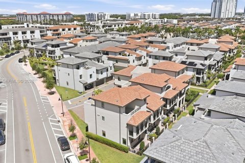 Townhouse in Doral, Florida 3 bedrooms, 179.21 sq.m. № 2172591 - photo 29