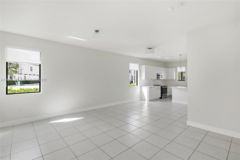 Townhouse in Doral, Florida 3 bedrooms, 179.21 sq.m. № 2172591 - photo 12