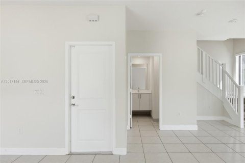 Townhouse in Doral, Florida 3 bedrooms, 179.21 sq.m. № 2172591 - photo 10