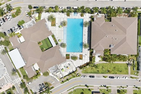 Townhouse in Doral, Florida 3 bedrooms, 179.21 sq.m. № 2172591 - photo 27