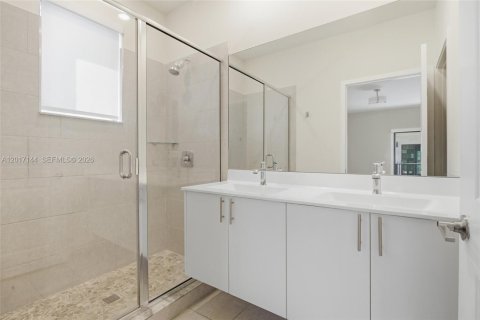 Townhouse in Doral, Florida 3 bedrooms, 179.21 sq.m. № 2172591 - photo 21