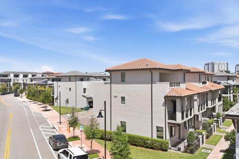 Townhouse in Doral, Florida 3 bedrooms, 179.21 sq.m. № 2172591 - photo 3