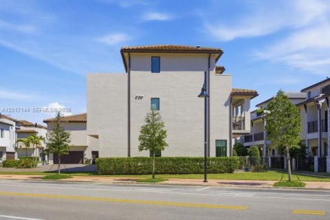 Townhouse in Doral, Florida 3 bedrooms, 179.21 sq.m. № 2172591 - photo 5