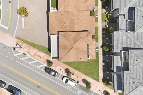 Townhouse in Doral, Florida 3 bedrooms, 179.21 sq.m. № 2172591 - photo 30