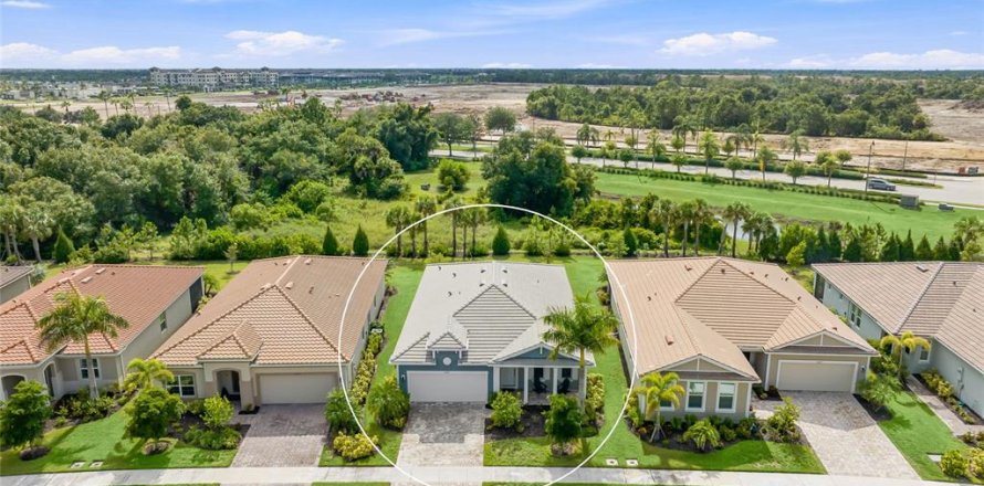 House in Venice, Florida 3 bedrooms, 179.86 sq.m. № 2347226