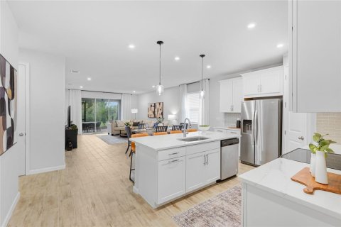 House in Venice, Florida 3 bedrooms, 179.86 sq.m. № 2347226 - photo 6