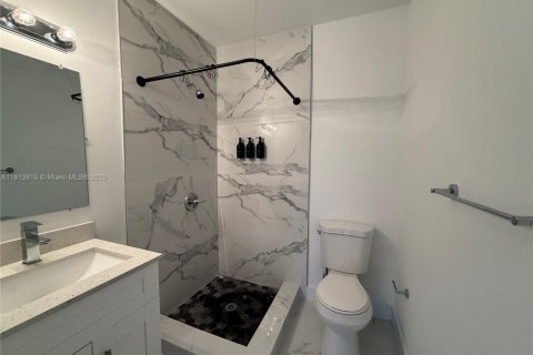 House in Miami, Florida 3 bedrooms, 229.93 sq.m. № 1968530 - photo 10