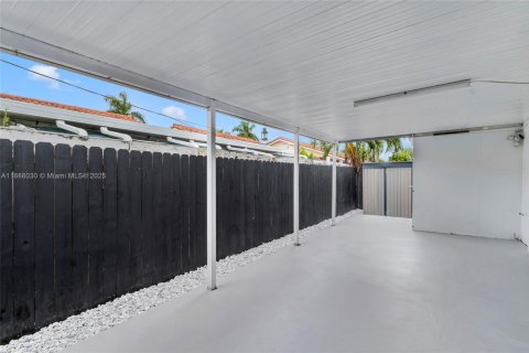 Casa en alquiler en Hialeah Gardens, Florida, 2 dormitorios, 97.83 m2 № 1942050 - foto 23