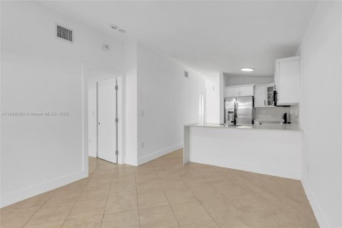 Casa en alquiler en Hialeah Gardens, Florida, 2 dormitorios, 97.83 m2 № 1942050 - foto 18