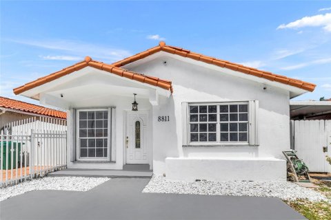 Casa en alquiler en Hialeah Gardens, Florida, 2 dormitorios, 97.83 m2 № 1942050 - foto 3
