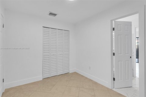 Casa en alquiler en Hialeah Gardens, Florida, 2 dormitorios, 97.83 m2 № 1942050 - foto 10
