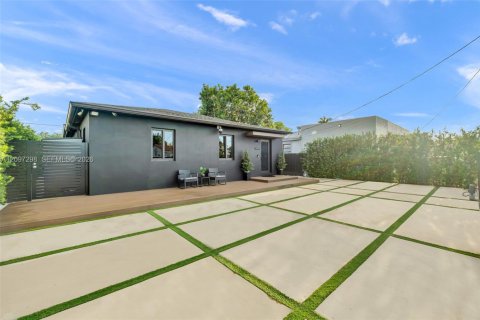 Villa ou maison à vendre à Miami, Floride: 3 chambres, 107.86 m2 № 2391942 - photo 3
