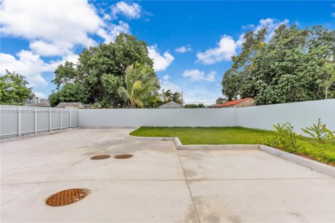 Propiedad comercial en venta en Miami, Florida, 222.97 m2 № 1461391 - foto 25