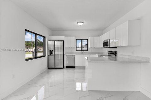 Propiedad comercial en venta en Miami, Florida, 222.97 m2 № 1461391 - foto 8