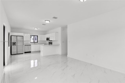 Propiedad comercial en venta en Miami, Florida, 222.97 m2 № 1461391 - foto 6