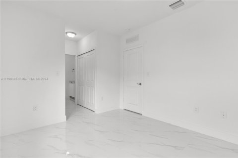 Propiedad comercial en venta en Miami, Florida, 222.97 m2 № 1461391 - foto 17