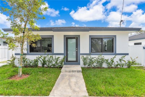 Propiedad comercial en venta en Miami, Florida, 222.97 m2 № 1461391 - foto 3