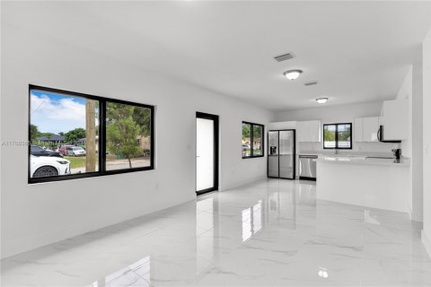 Propiedad comercial en venta en Miami, Florida, 222.97 m2 № 1461391 - foto 7