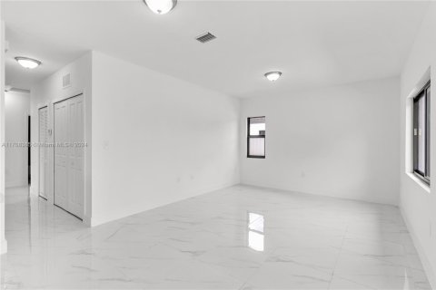 Propiedad comercial en venta en Miami, Florida, 222.97 m2 № 1461391 - foto 5