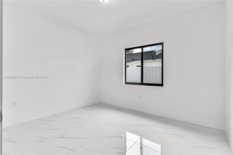 Propiedad comercial en venta en Miami, Florida, 222.97 m2 № 1461391 - foto 15