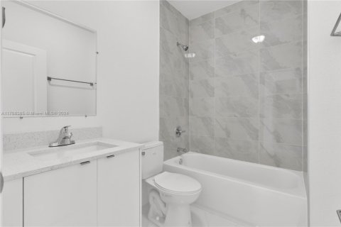 Propiedad comercial en venta en Miami, Florida, 222.97 m2 № 1461391 - foto 14