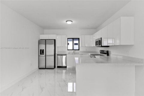 Propiedad comercial en venta en Miami, Florida, 222.97 m2 № 1461391 - foto 28