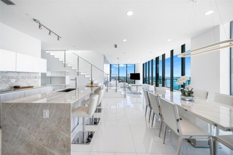 Condo in Miami, Florida, 4 bedrooms  № 2026811 - photo 10