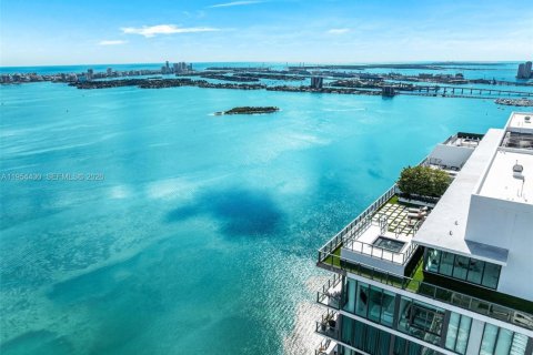 Condo in Miami, Florida, 4 bedrooms  № 2026811 - photo 2