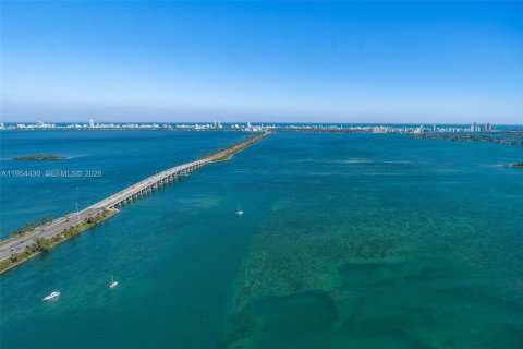 Condo in Miami, Florida, 4 bedrooms  № 2026811 - photo 9