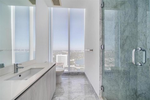 Condo in Miami, Florida, 4 bedrooms  № 2026811 - photo 30