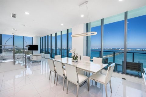 Condo in Miami, Florida, 4 bedrooms  № 2026811 - photo 12