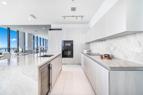 Condo in Miami, Florida, 4 bedrooms  № 2026811 - photo 14