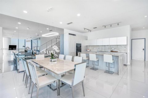 Condo in Miami, Florida, 4 bedrooms  № 2026811 - photo 13