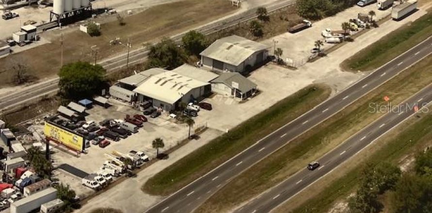 Immobilier commercial à Orlando, Floride 746.66 m2 № 1659064