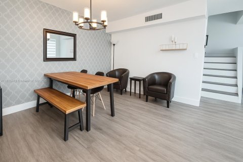 Townhouse in Miami, Florida 3 bedrooms, 125.33 sq.m. № 1775786 - photo 5