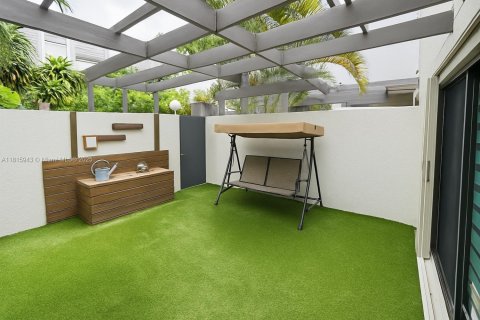 Townhouse in Miami, Florida 3 bedrooms, 125.33 sq.m. № 1775786 - photo 2