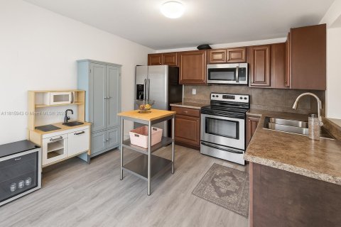 Townhouse in Miami, Florida 3 bedrooms, 125.33 sq.m. № 1775786 - photo 6