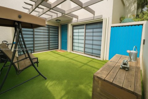 Townhouse in Miami, Florida 3 bedrooms, 125.33 sq.m. № 1775786 - photo 3
