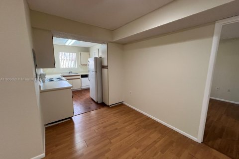 Снять в аренду кондоминиум в Майами, Флорида 1 спальня, 69.4м2, № 1955241 - фото 5