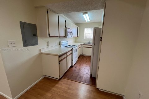 Снять в аренду кондоминиум в Майами, Флорида 1 спальня, 69.4м2, № 1955241 - фото 9