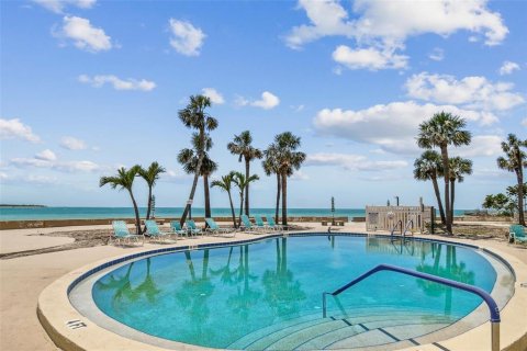Condo in Saint Pete Beach, Florida, 1 bedroom  № 1740451 - photo 21