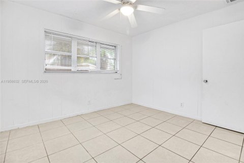 Villa ou maison à louer à Tamarac, Floride: 2 chambres, 103.86 m2 № 2153488 - photo 9