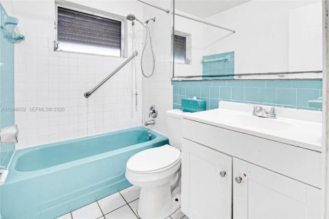 Villa ou maison à louer à Tamarac, Floride: 2 chambres, 103.86 m2 № 2153488 - photo 8