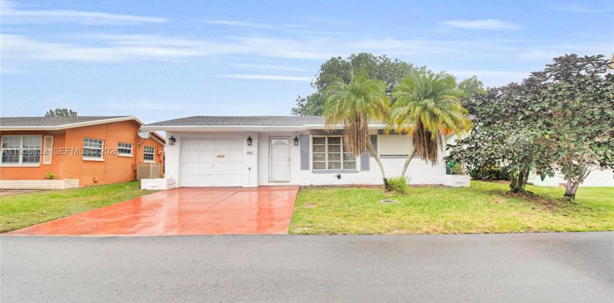 Villa ou maison à Tamarac, Floride 2 chambres, 103.86 m2 № 2153488