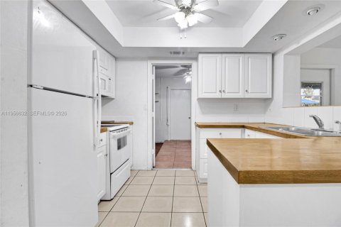 Villa ou maison à louer à Tamarac, Floride: 2 chambres, 103.86 m2 № 2153488 - photo 5