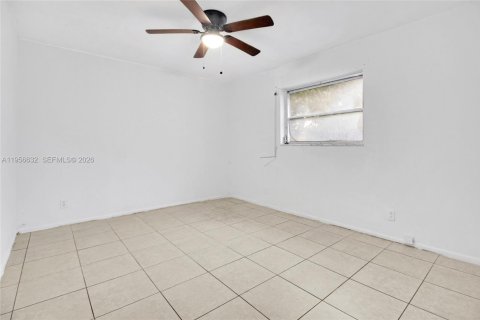 Villa ou maison à louer à Tamarac, Floride: 2 chambres, 103.86 m2 № 2153488 - photo 10