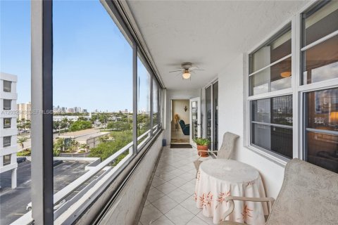 Condominio en alquiler en Fort Lauderdale, Florida, 2 dormitorios, 124.86 m2 № 2077450 - foto 19