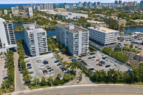 Condominio en alquiler en Fort Lauderdale, Florida, 2 dormitorios, 124.86 m2 № 2077450 - foto 30