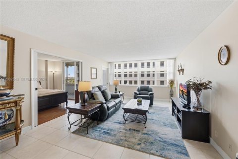 Condominio en alquiler en Fort Lauderdale, Florida, 2 dormitorios, 124.86 m2 № 2077450 - foto 4